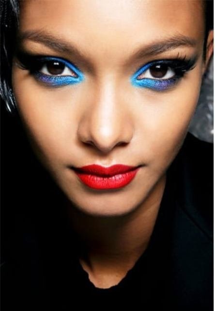 Blue-Eyeshadow-Makeup-for-New-Year