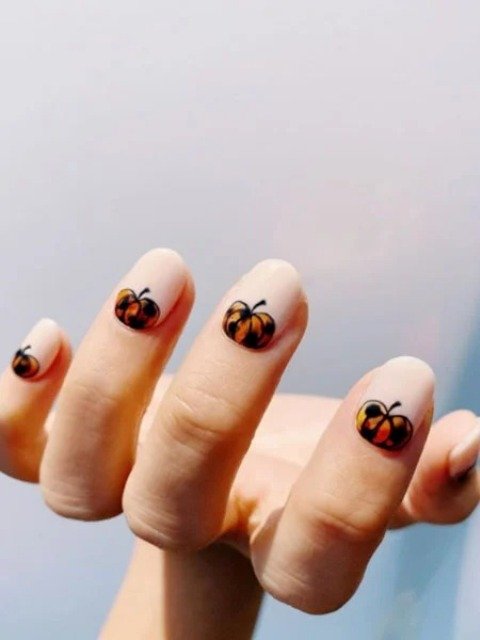 Halloween-Inspired-Manicure
