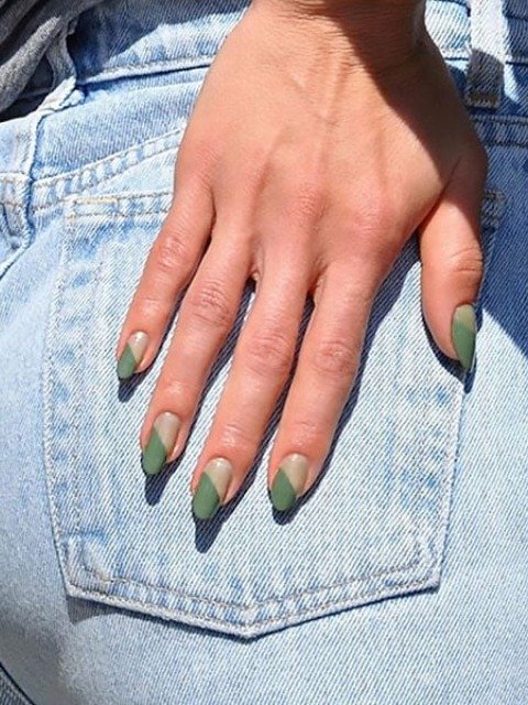 monochrome-green-manicure