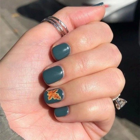 Awesome-Leaf-inspired-Artwork-on-Feature-Nail