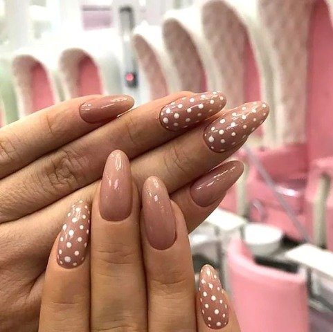 Wonderful-Polka-Dot-Nail-Design