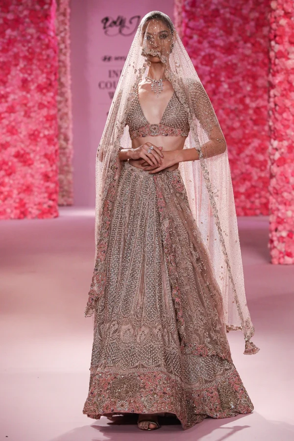 Bridal-lehenga-with-intricate-work